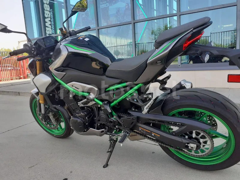 Kawasaki Z900 - Vista 9
