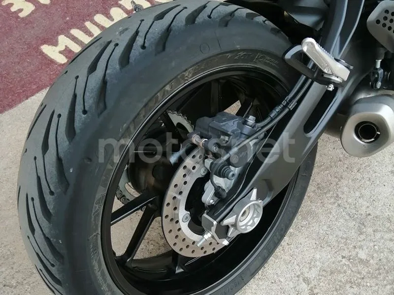 Yamaha MT-07 - Vista 14
