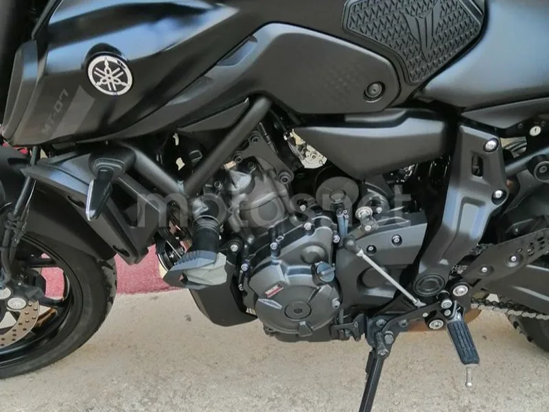 Yamaha MT-07 - Vista 8