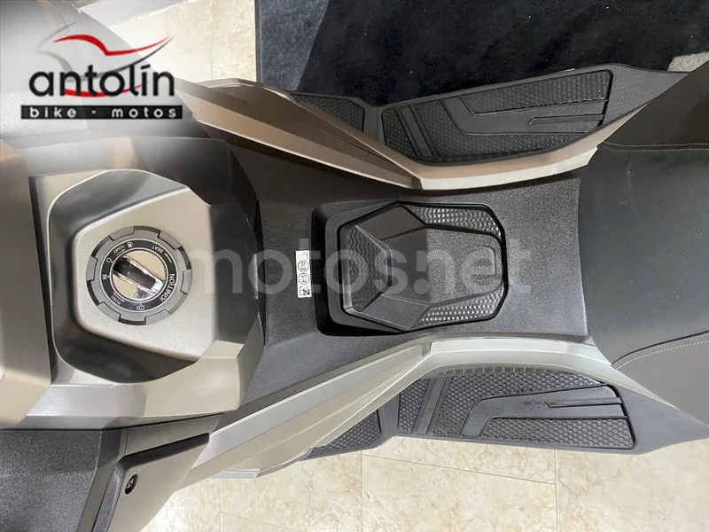 SYM ADX 300 - Vista 15