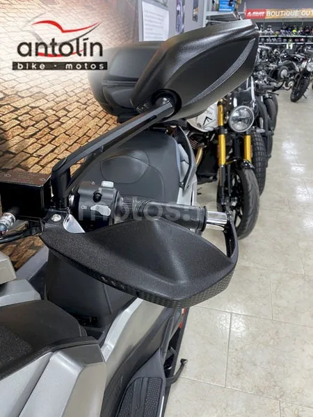 SYM ADX 300 - Vista 16