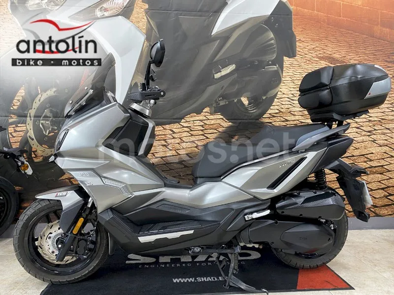 SYM ADX 300 - Vista 24