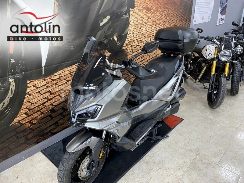 SYM ADX 300 - Vista 25