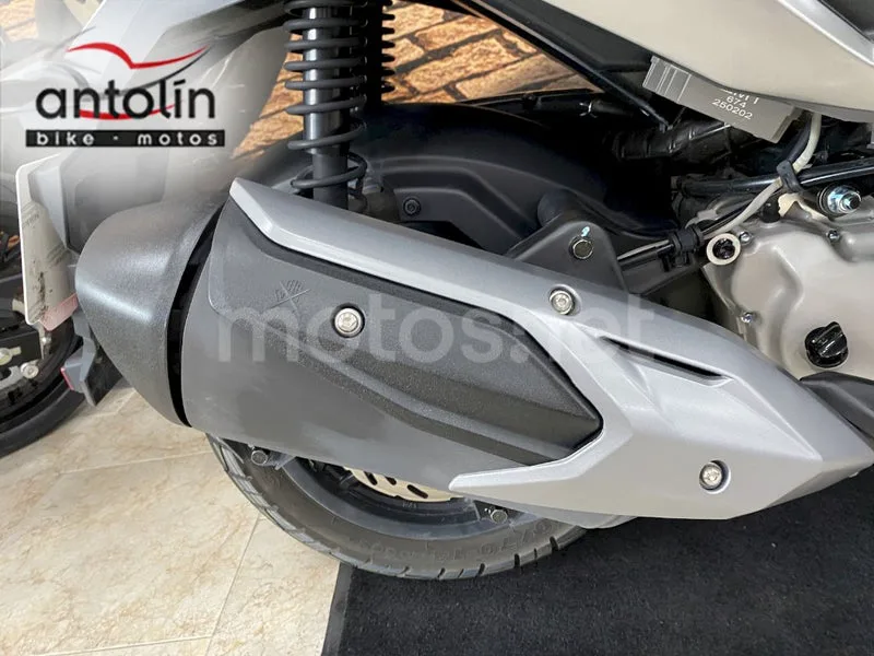 SYM ADX 300 - Vista 5
