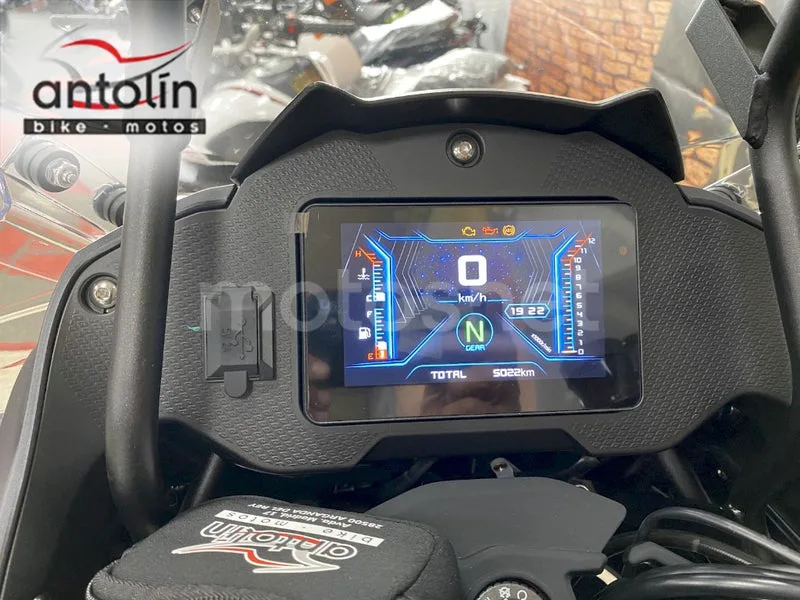 QJ Motor SRT 700 X - Vista 15