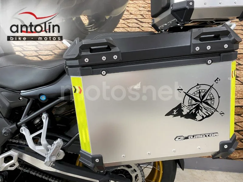 QJ Motor SRT 700 X - Vista 20