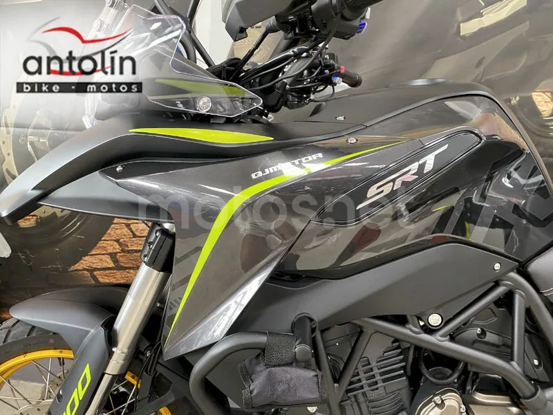 QJ Motor SRT 700 X - Vista 23
