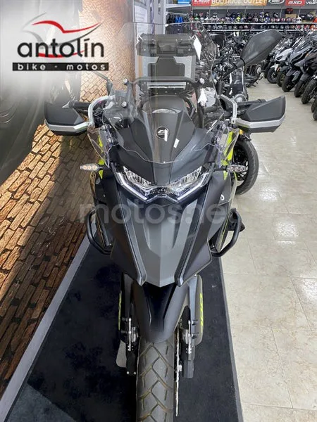 QJ Motor SRT 700 X - Vista 25