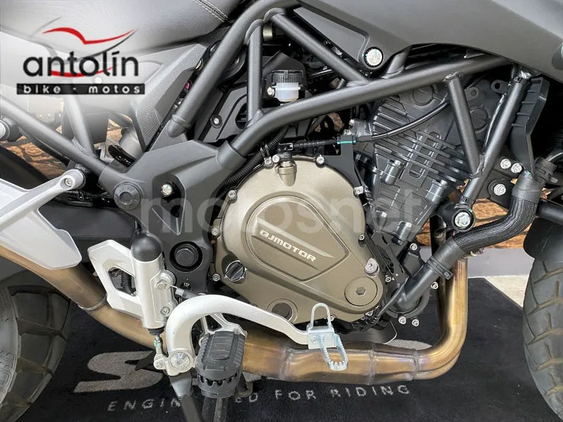 QJ Motor SRT 700 X - Vista 7