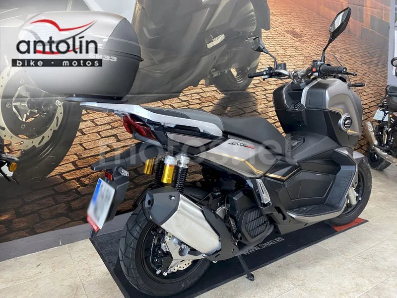 QJ Motor ATR 125 - Vista 3