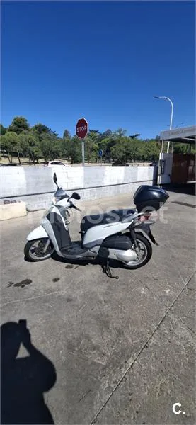 Honda SH300i - Vista 4