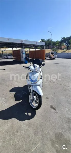 Honda SH300i - Vista 5