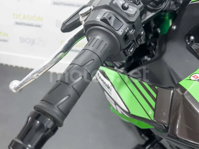 Kawasaki Z900 - Vista 16