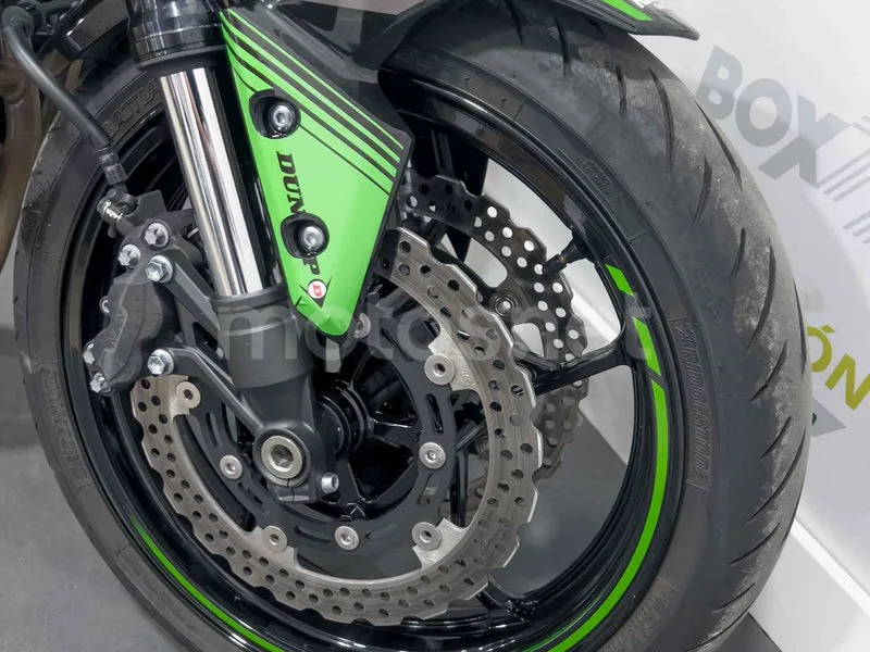 Kawasaki Z900 - Vista 20