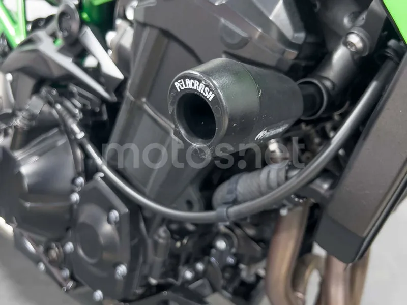 Kawasaki Z900 - Vista 23
