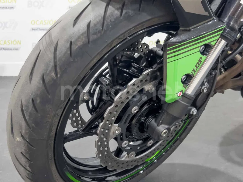 Kawasaki Z900 - Vista 24