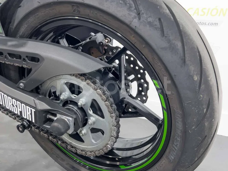 Kawasaki Z900 - Vista 26