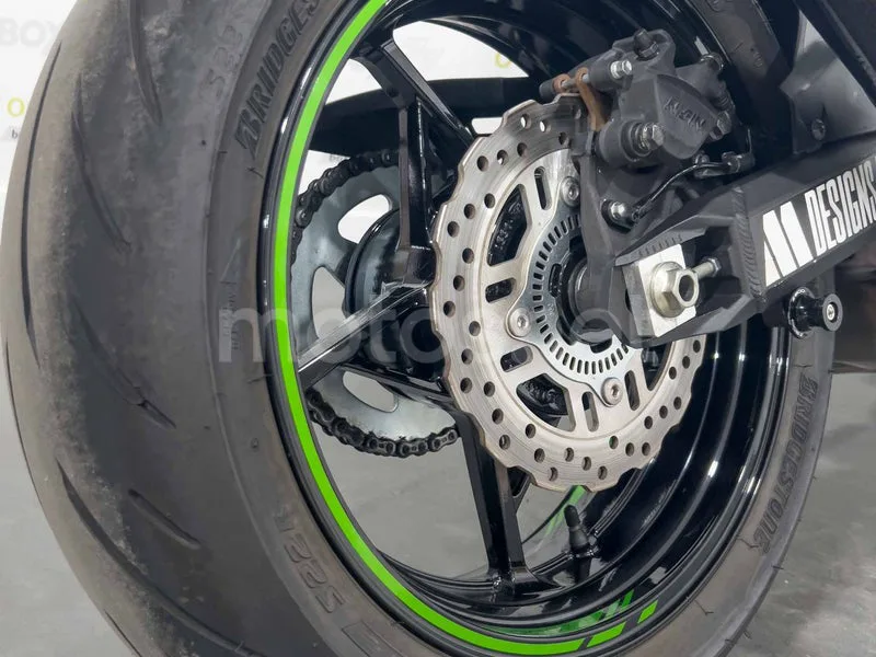 Kawasaki Z900 - Vista 10