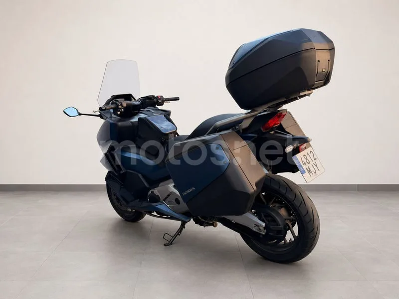 Honda Forza 750 - Vista 11