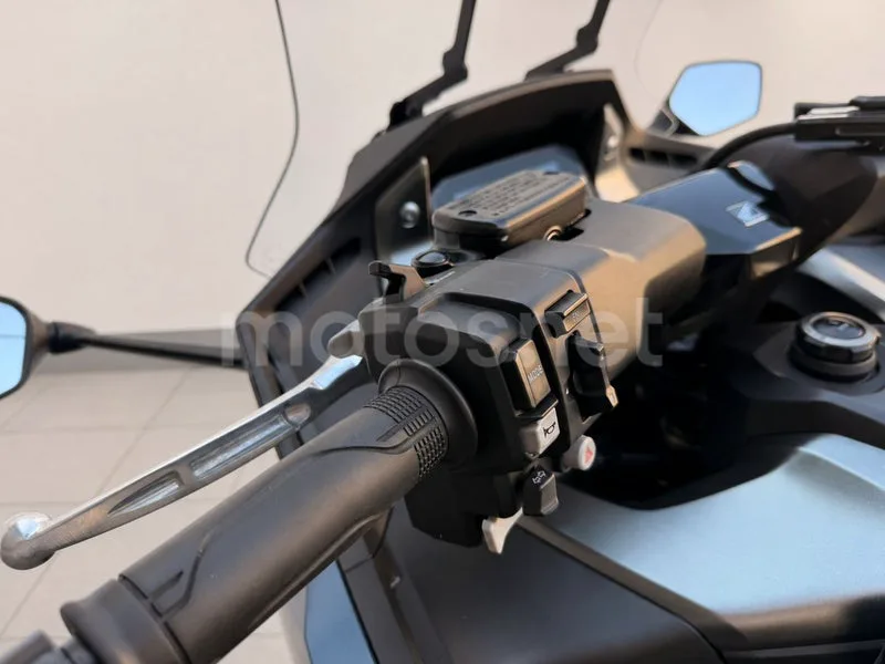 Honda Forza 750 - Vista 13