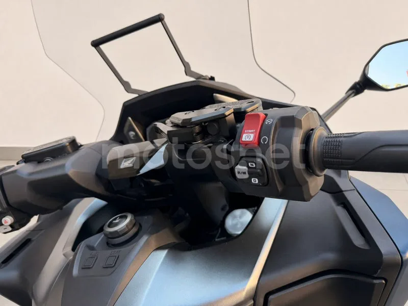 Honda Forza 750 - Vista 15