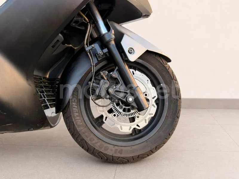 Kymco Super Dink 300 - Vista 4