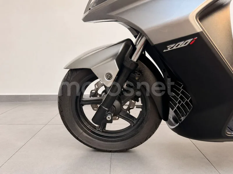 Kymco Super Dink 300 - Vista 9