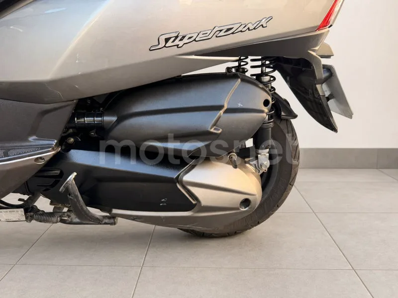 Kymco Super Dink 300 - Vista 10