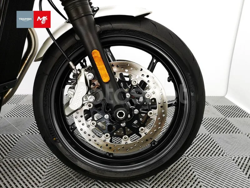 Triumph Speed Twin 1200 - Vista 12