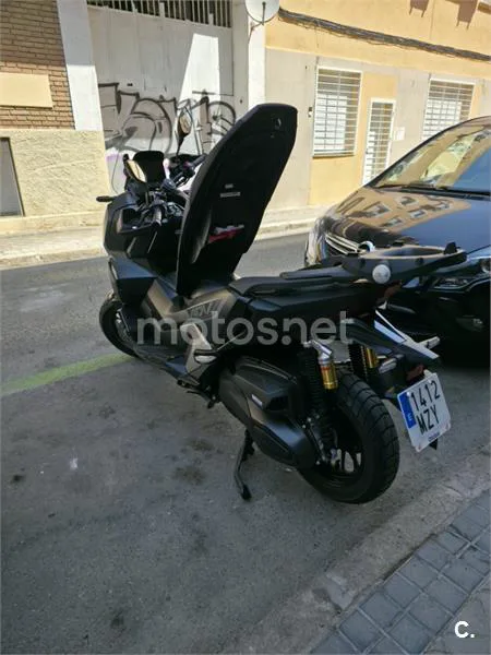 Honda ADV350 - Vista 4
