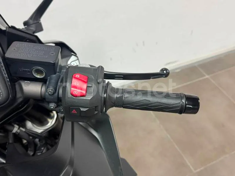 Suzuki GSX-8R - Vista 14