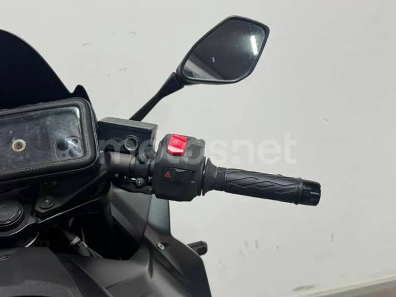 Suzuki GSX-8R - Vista 15