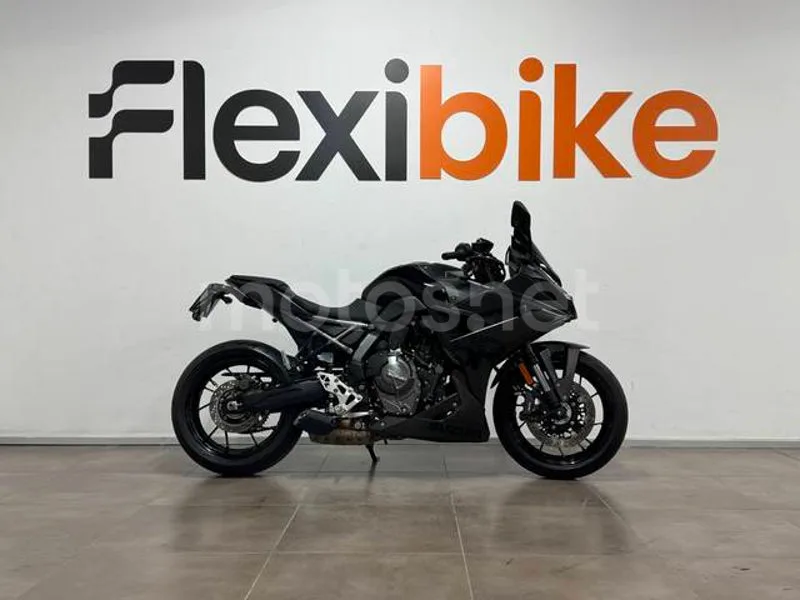 Suzuki GSX-8R - Vista 3