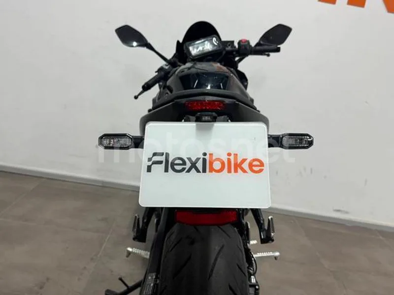Suzuki GSX-8R - Vista 6
