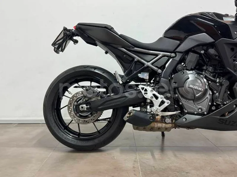 Suzuki GSX-8R - Vista 7