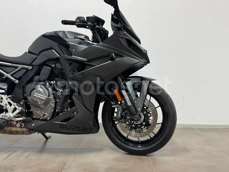 Suzuki GSX-8R - Vista 8