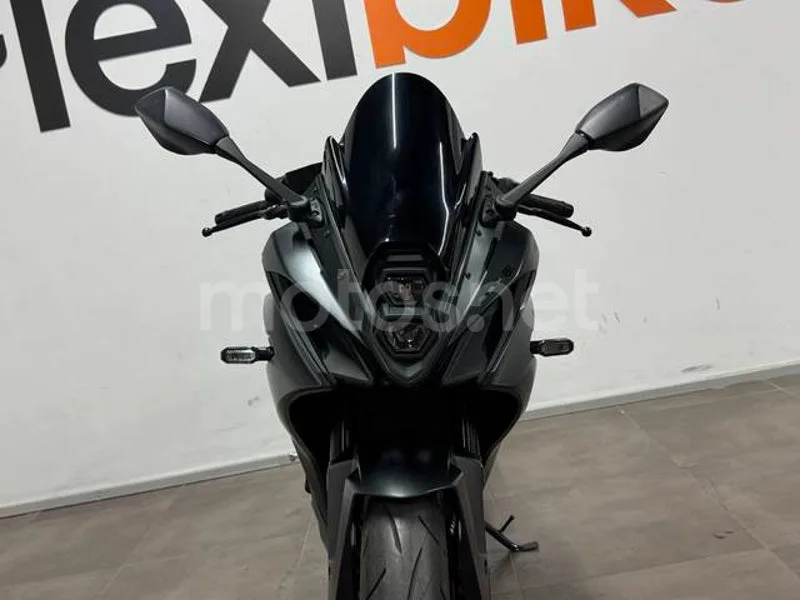 Suzuki GSX-8R - Vista 9