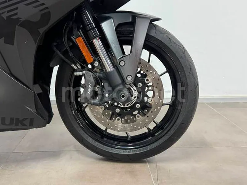 Suzuki GSX-8R - Vista 10