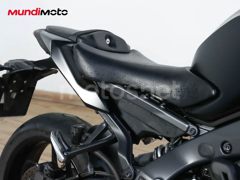 Yamaha MT-09 - Vista 30