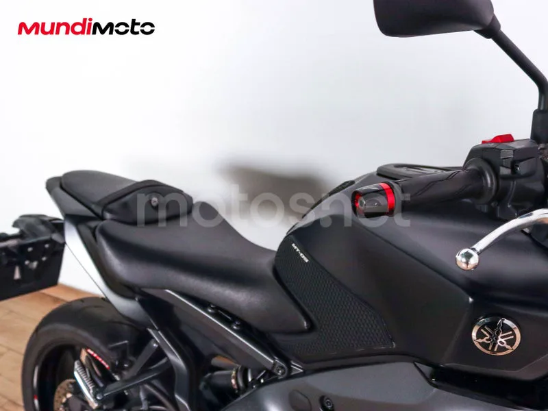 Yamaha MT-09 - Vista 32