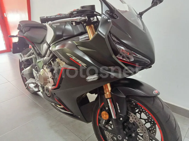 Honda CBR650R - Vista 11