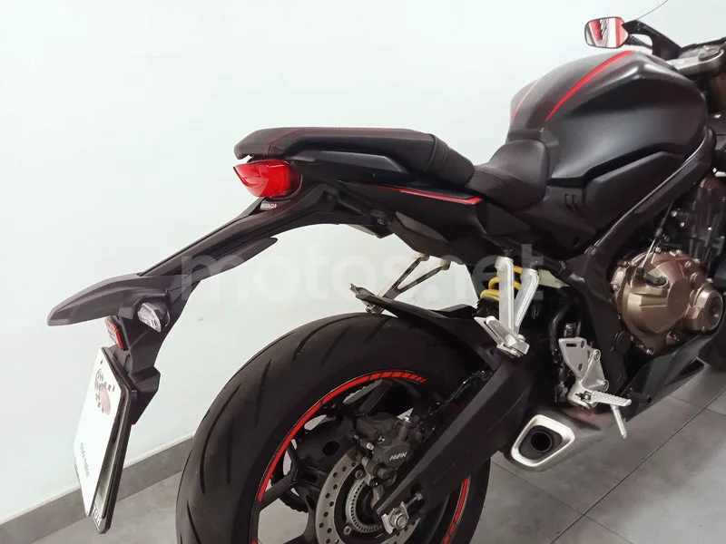 Honda CBR650R - Vista 9