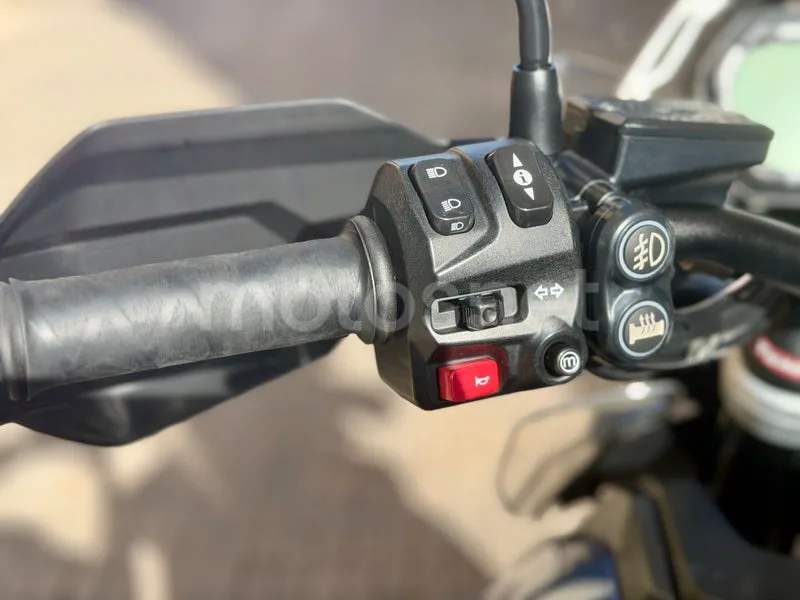 Triumph Tiger Explorer - Vista 11