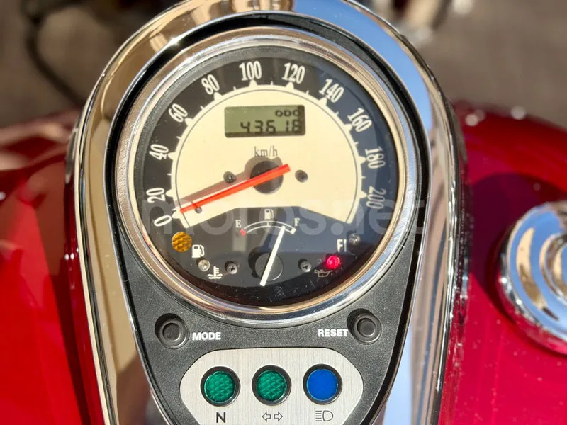 Kawasaki VN900 Classic - Vista 8