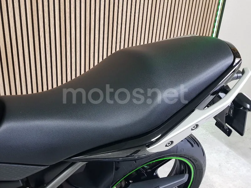 Kawasaki ER-6n - Vista 31
