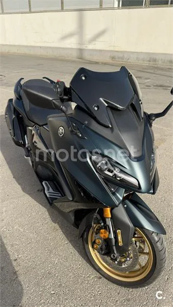 Yamaha TMAX - Vista 2