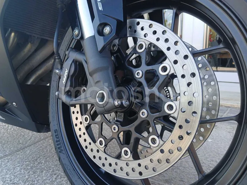 Honda CBR650R - Vista 12