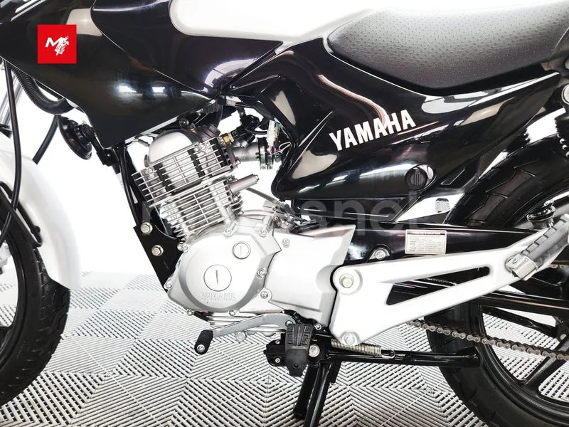 Yamaha YBR125 - Vista 21