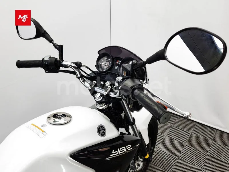Yamaha YBR125 - Vista 8