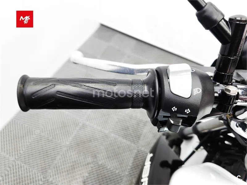 Yamaha YBR125 - Vista 10